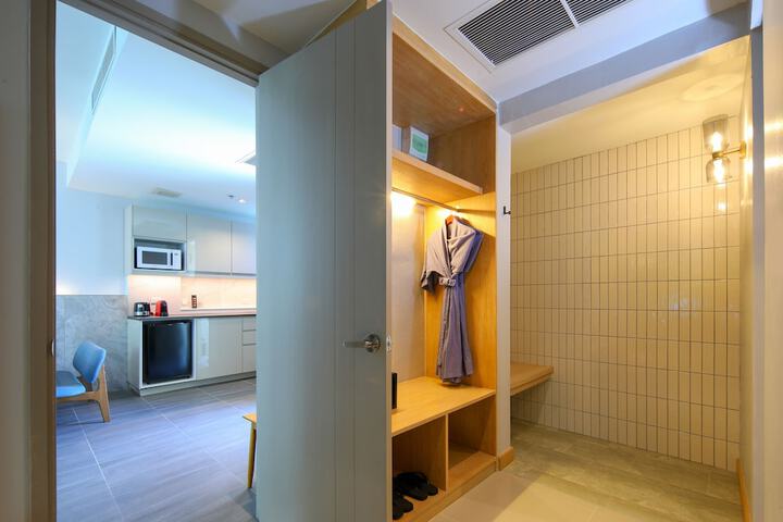 Room 6 of 68