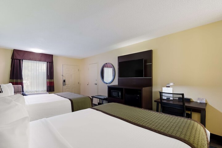 2 Queen Beds (4 of 7)