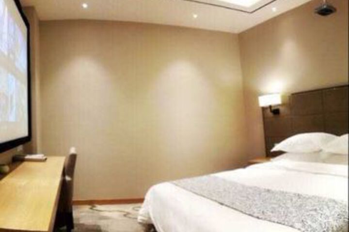 Room 8 of 15