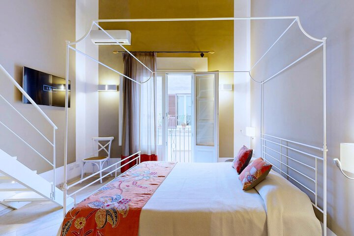 Room 53 of 210