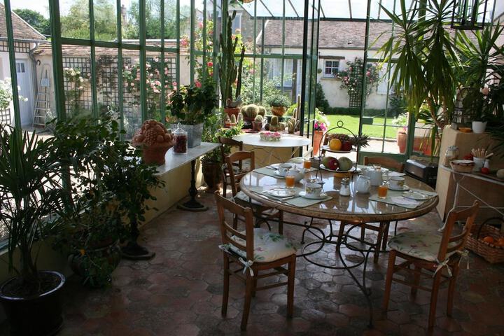 Dining 40 of 71