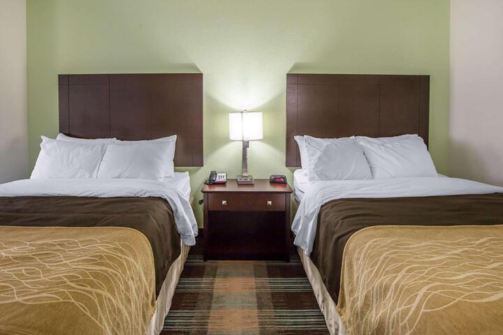 2 Double Beds (3 of 7)