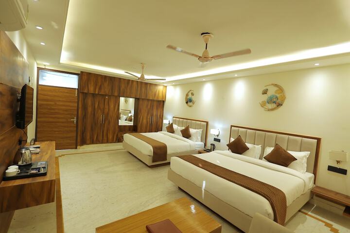 Room 35 of 63