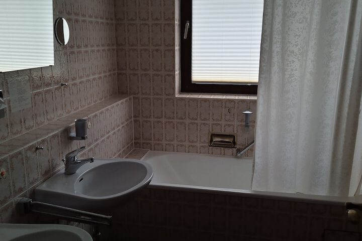 Room 53 of 71