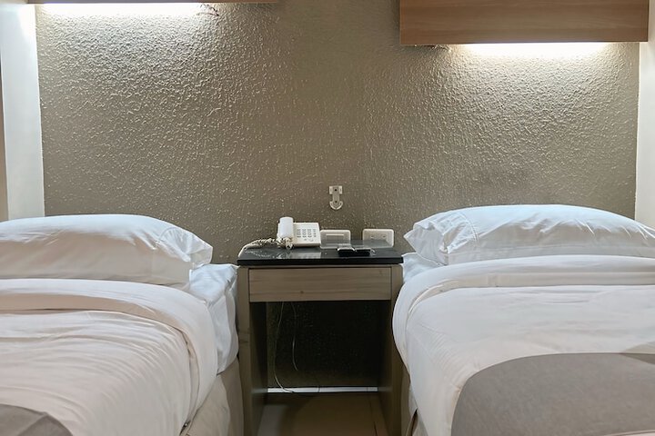 Room 10 of 21