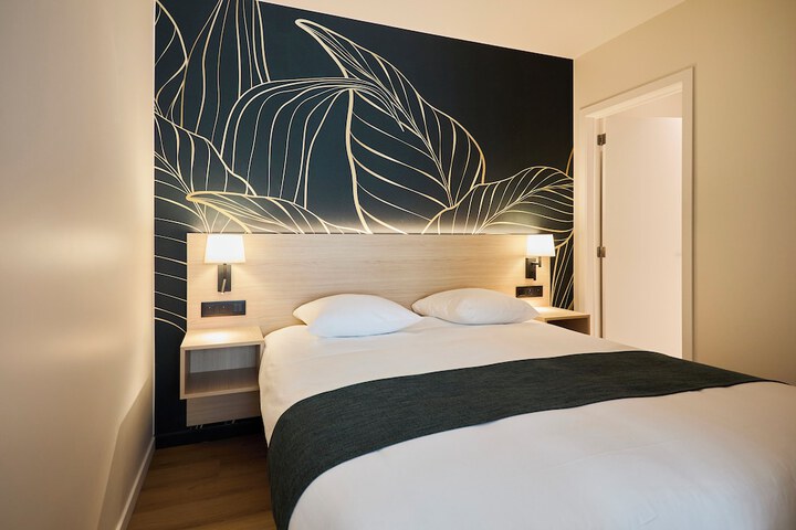Room 43 of 48