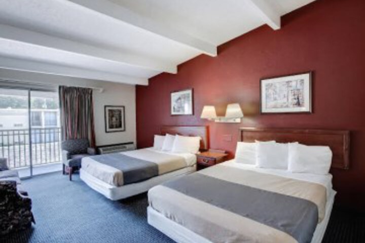  Red Carpet Inn 6