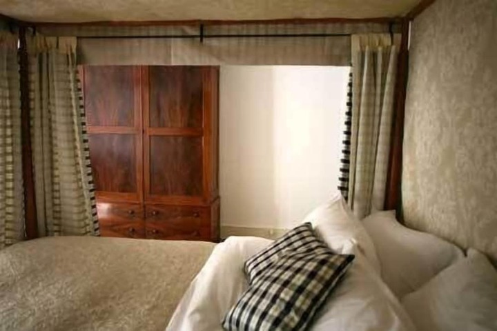 Room 7 of 28