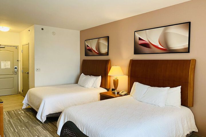 2 Queen Beds (6 of 6)