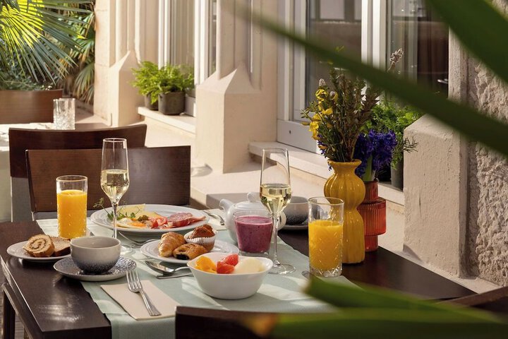Breakfast/Coffee Service 102 of 152