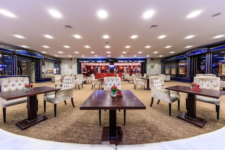 Lounge 95 of 113