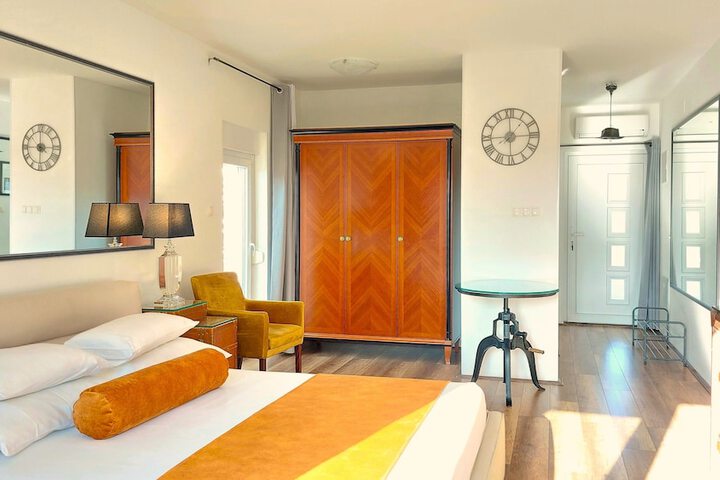 Room 7 of 121