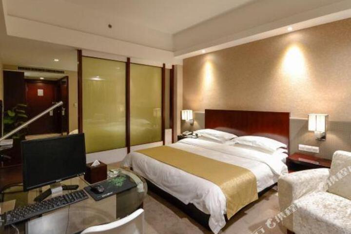 Green Hotel