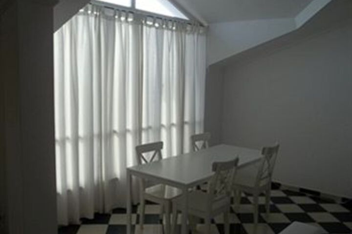 Room 8 of 13