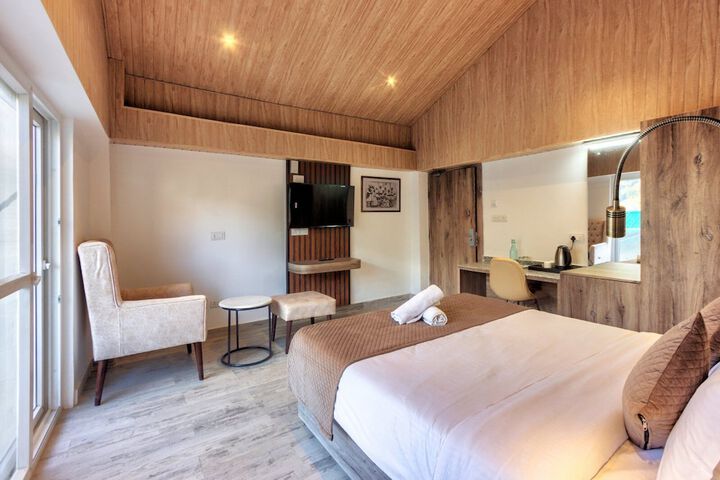 Room 2 of 33