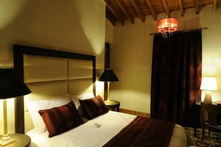 Room 6 of 30