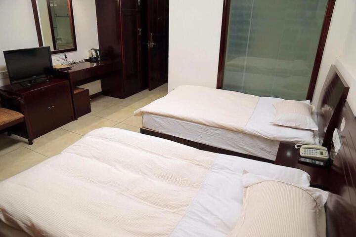Room 8 of 27
