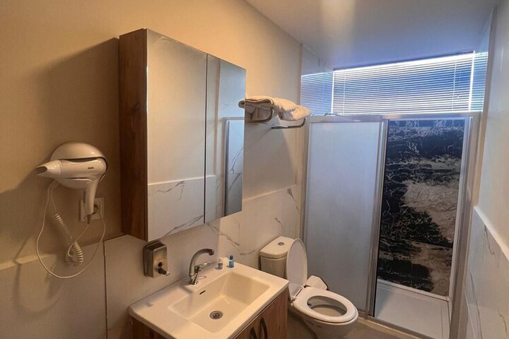 Room 8 of 12