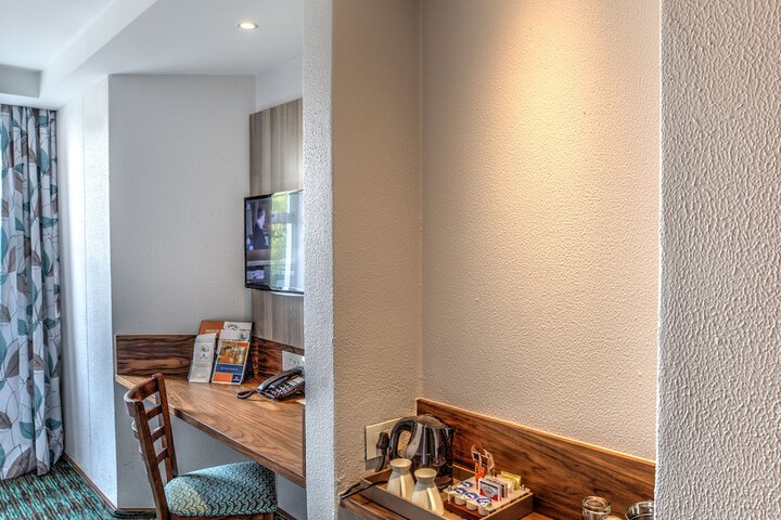 Room 5 of 25