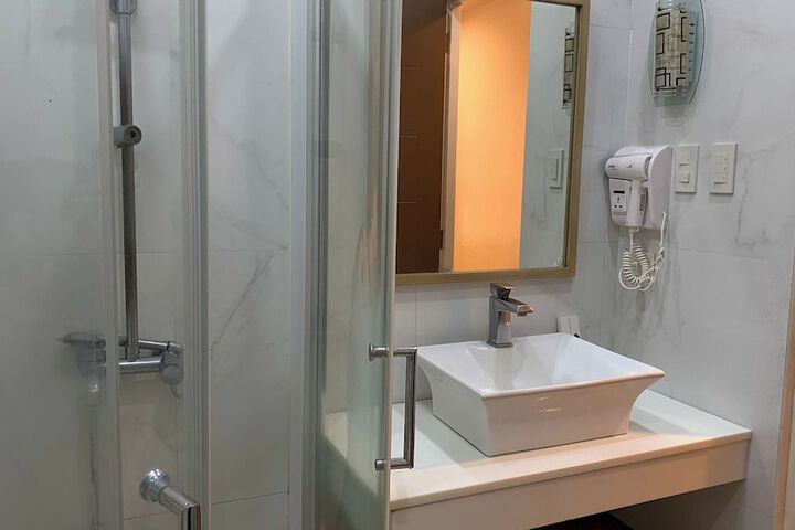 Room 17 of 19