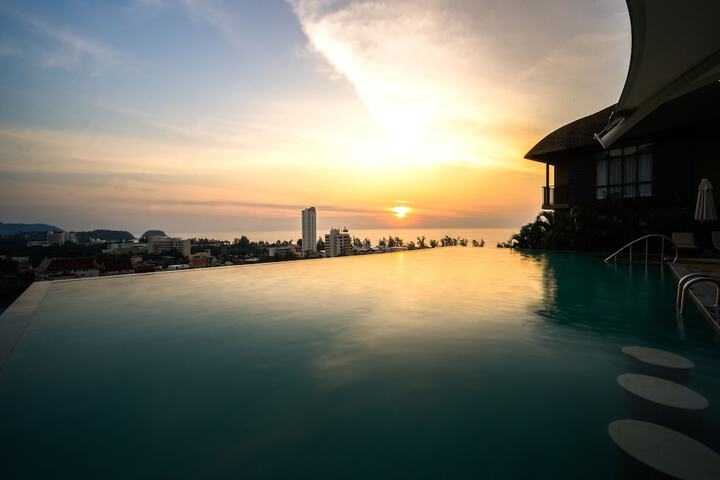 Hotel Pool