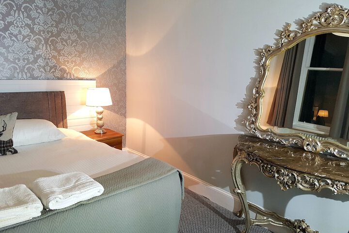 Room 3 of 32