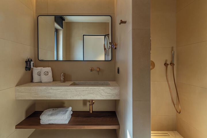 Room 42 of 90