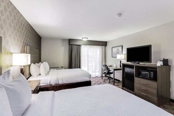 2 Queen Beds Pet Friendly (17 of 17)