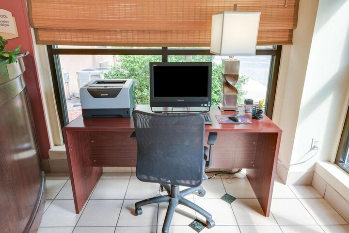 Business Center 87 of 91