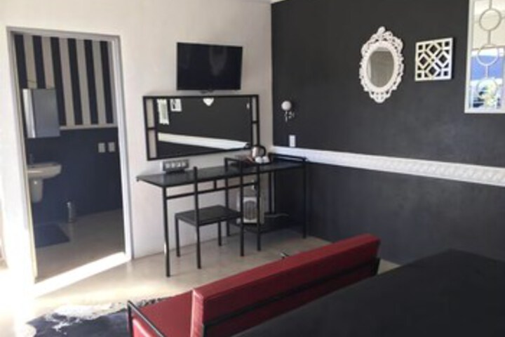 Room 6 of 6