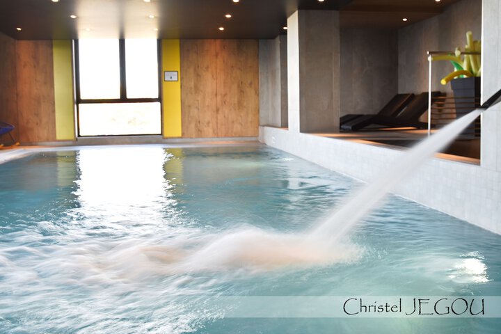 Hotel Pool
