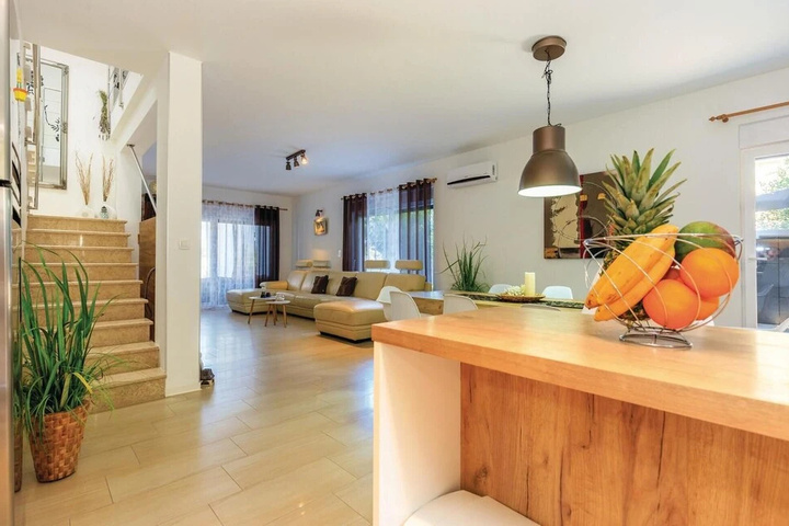 Awesome Home in Selce With Wifi and 4 Bedrooms