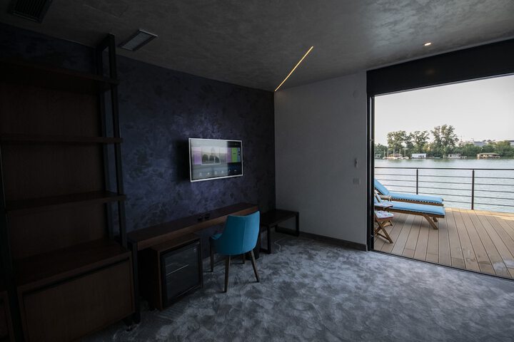 Room 16 of 35