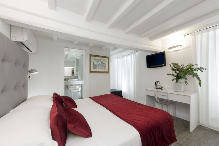 Room 48 of 94