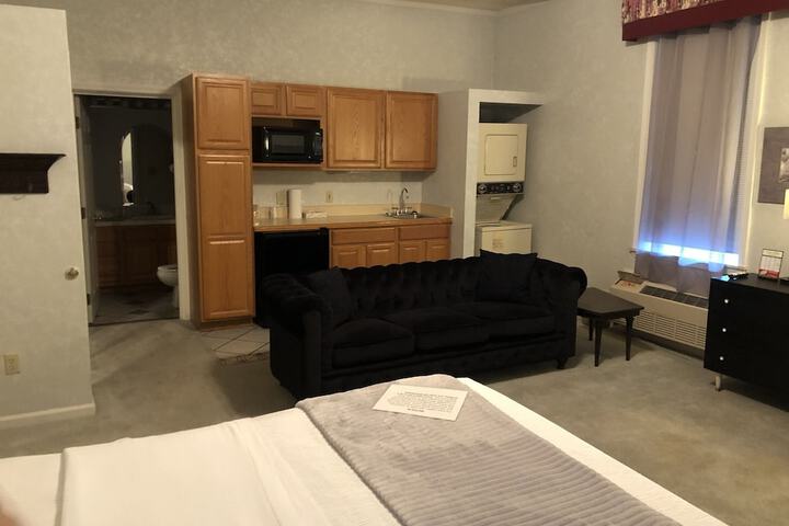 Standard Single Room 1 Queen Bed (4 of 4)