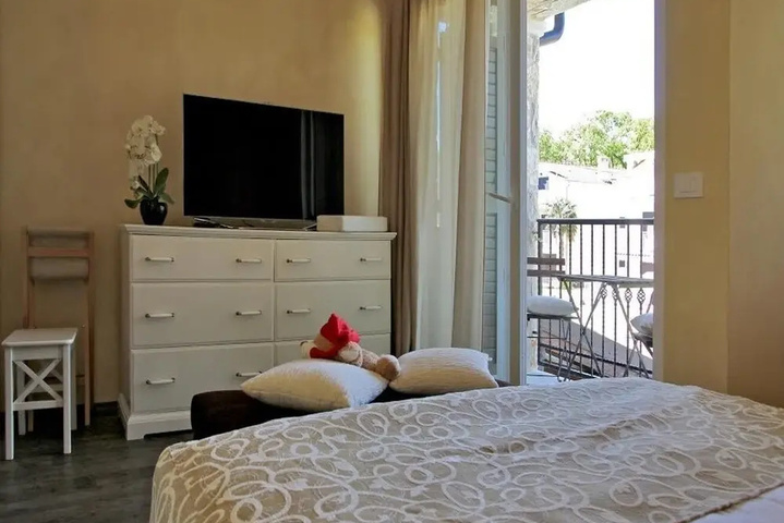 Room 4 of 21