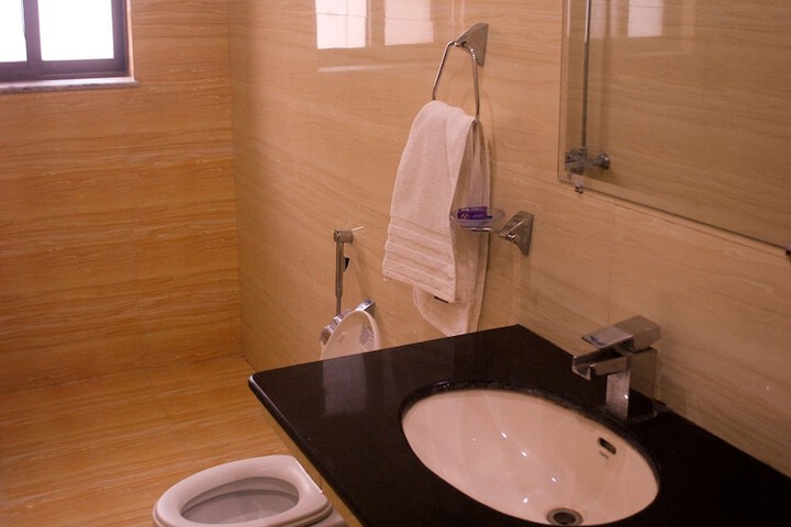 Room 7 of 11