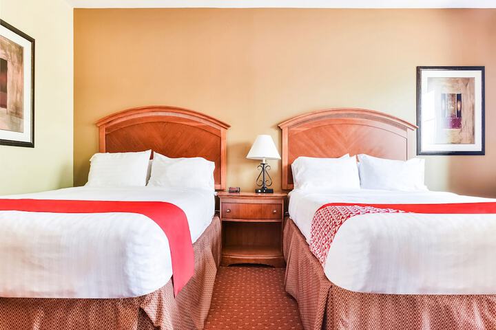 2 Queen Beds (6 of 7)