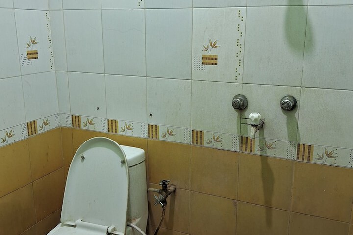 Room 8 of 9