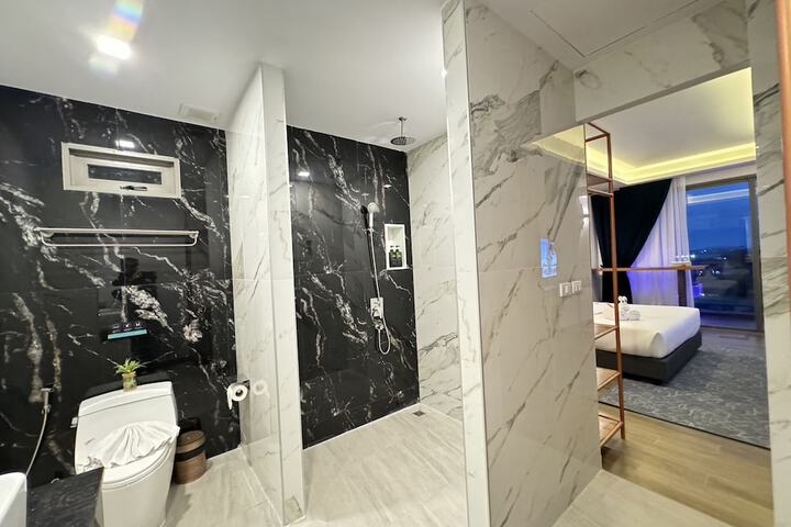 Room 53 of 336