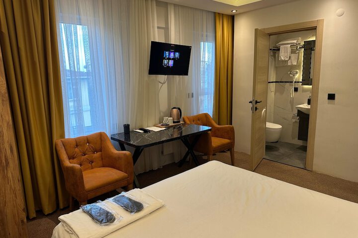 Room 3 of 22