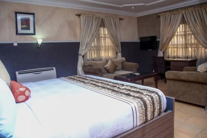 Room 17 of 25