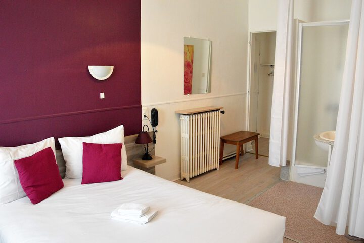 Room 7 of 33