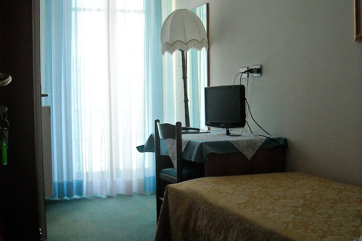 Room 7 of 65