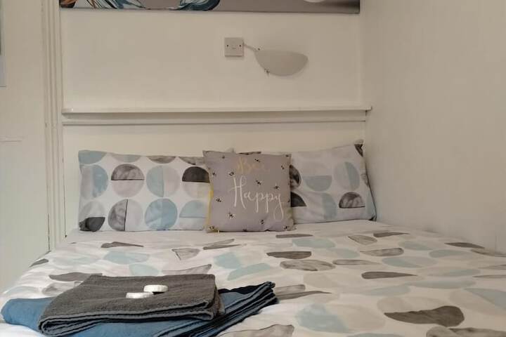 Room 32 of 143