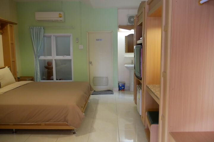 Room 13 of 32