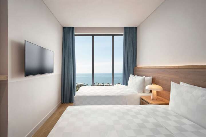 Room 52 of 105