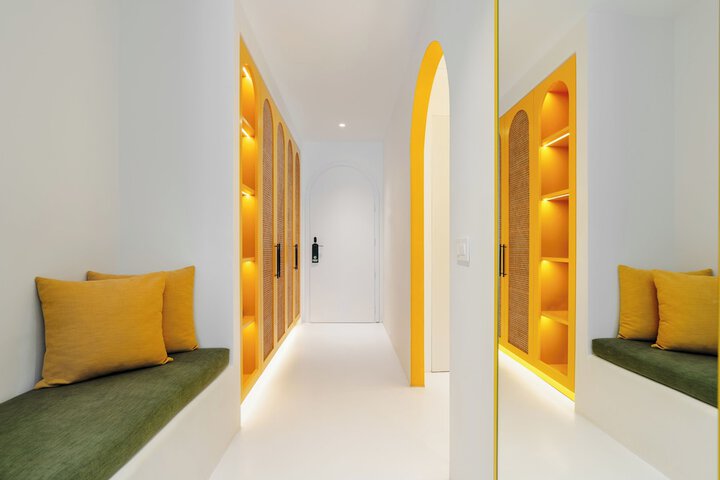 Room 26 of 142