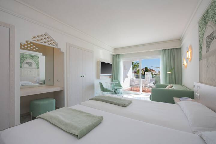 Room 2 of 97