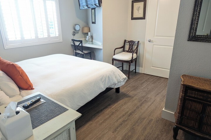 Room 34 of 102